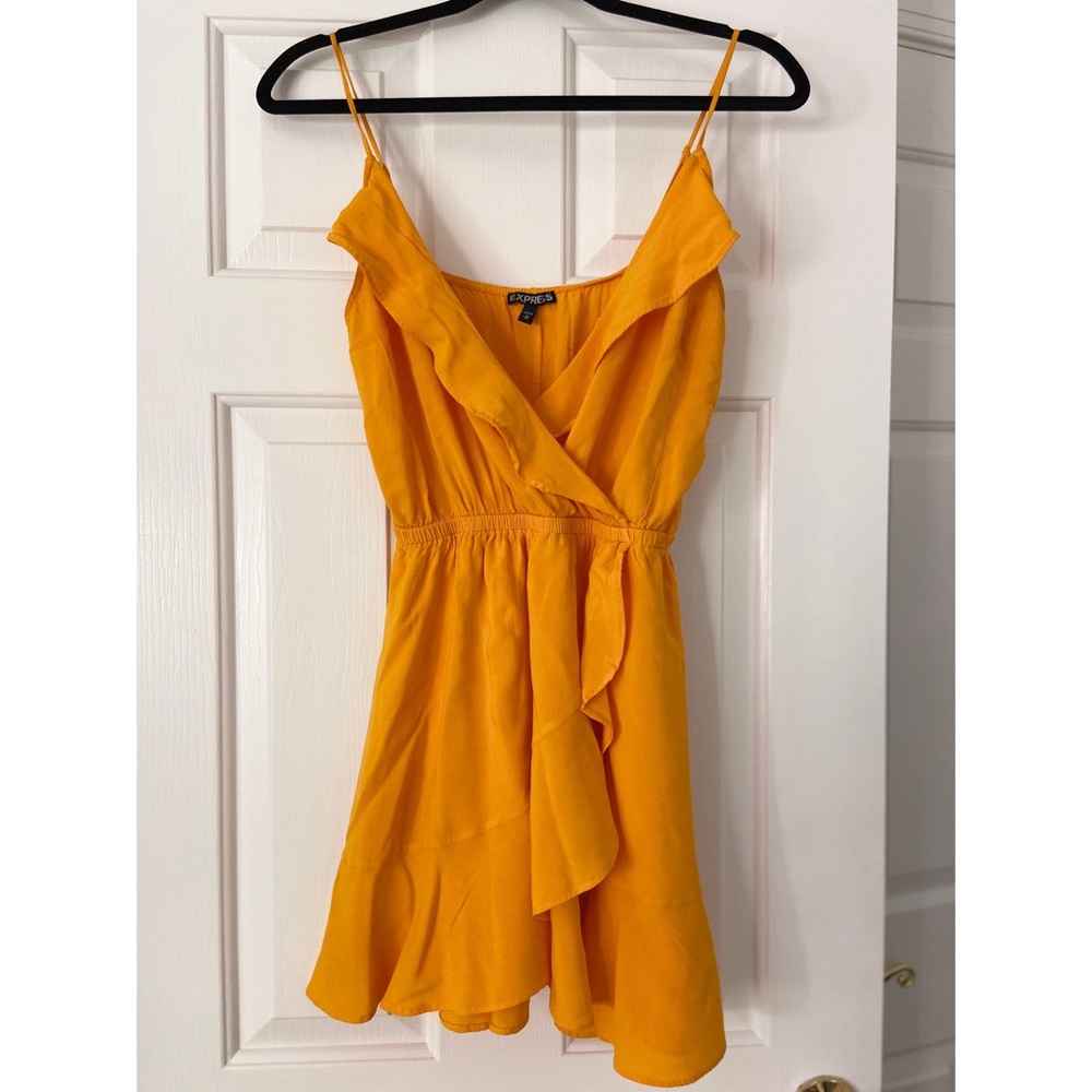 Wrap Inspired ruffle dress - Picture 2 of 3